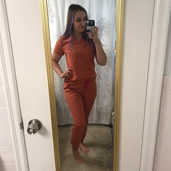 Peach Figs Scrub Top - Picture 10 of 10